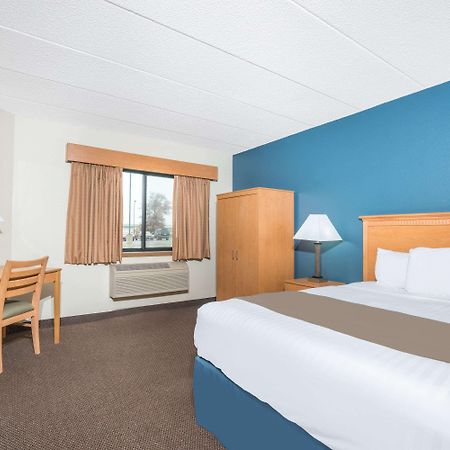 Days Inn & Suites By Wyndham Baxter Brainerd Area Exterior photo