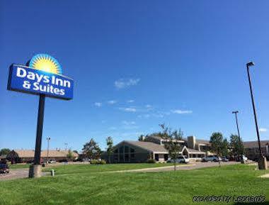 Days Inn & Suites By Wyndham Baxter Brainerd Area Exterior photo
