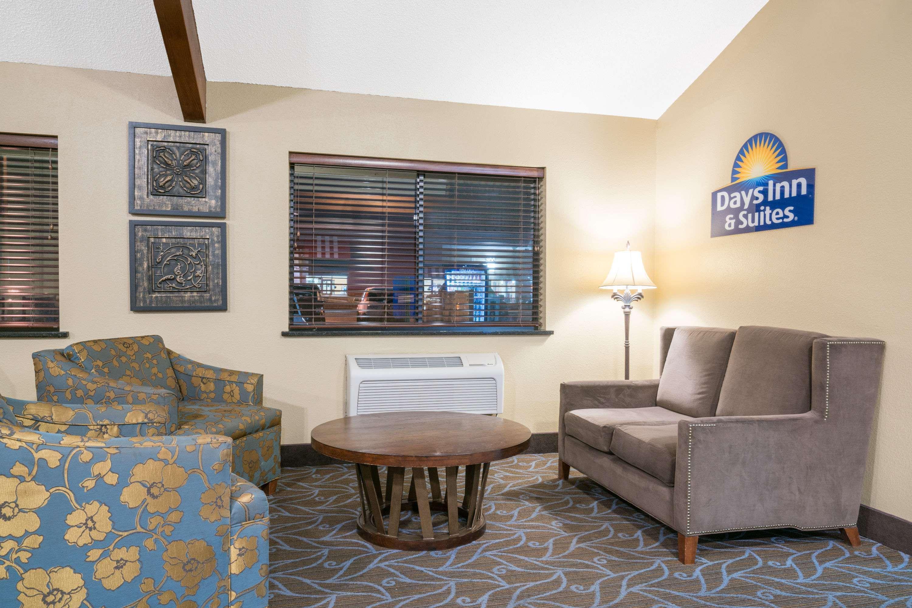Days Inn & Suites By Wyndham Baxter Brainerd Area Exterior photo