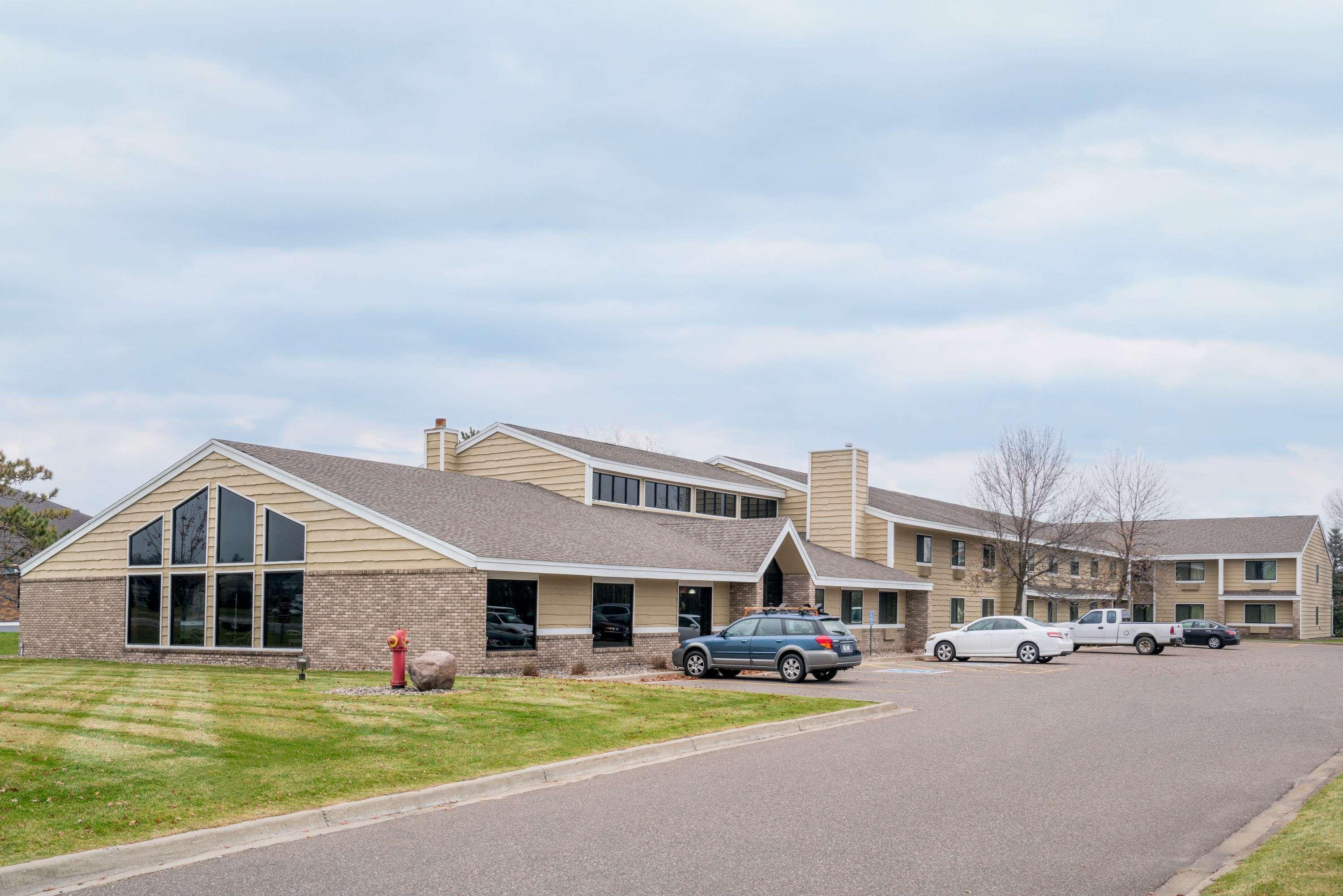 Days Inn & Suites By Wyndham Baxter Brainerd Area Exterior photo