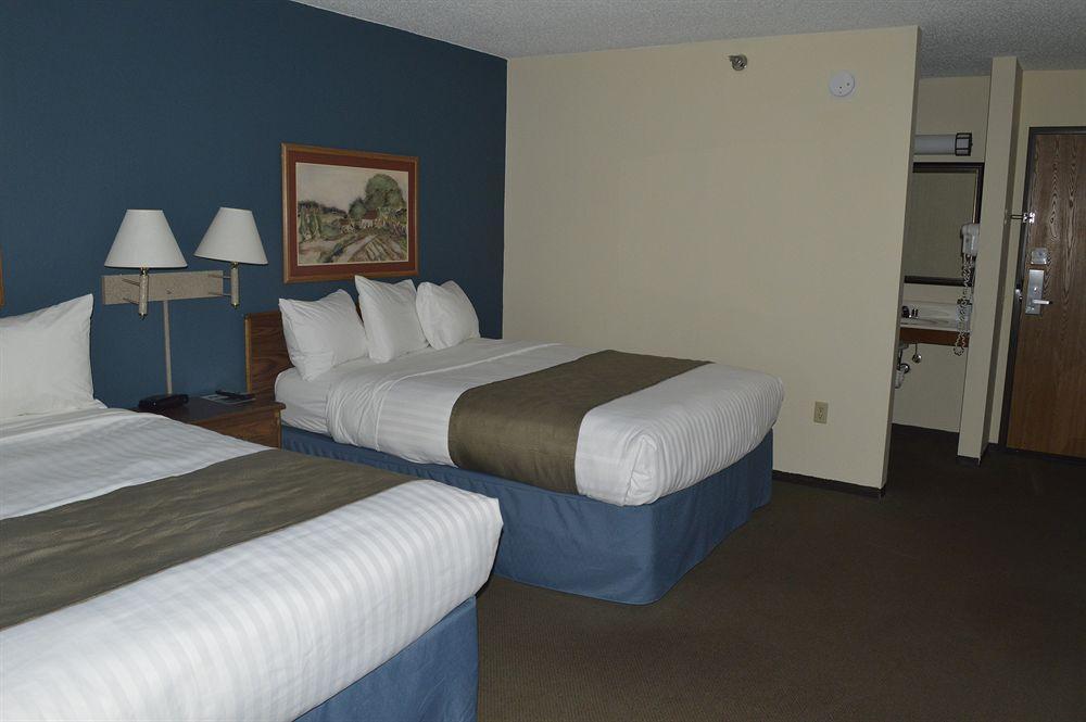 Days Inn & Suites By Wyndham Baxter Brainerd Area Exterior photo